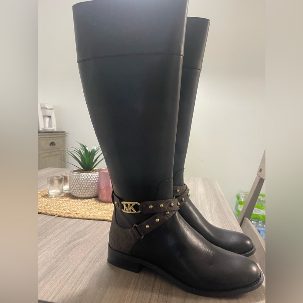 Brand new, never worn, AUTHENTIC Michael Kors knee high boots!